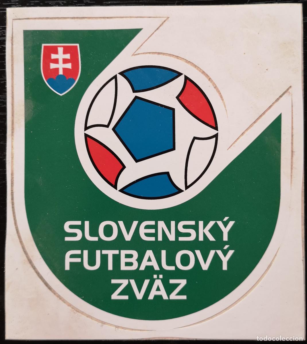 Coleccionismo deportivo: ADHESIVO PEGATINA - SLOVENSKY FUTBALOVY ZV&Auml;Z ASOCIACI&Oacute;N ESLOVAQUIA DE F&Uacute;TBOL - 13,3 x 12 cm