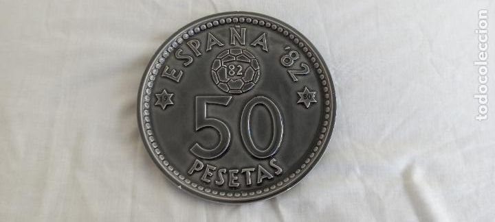 Coleccionismo deportivo: PLATO DE PORCELANA MONEDA 50 PESETAS ptas MUNDIAL futbol ESPA&Ntilde;A 82. 1982