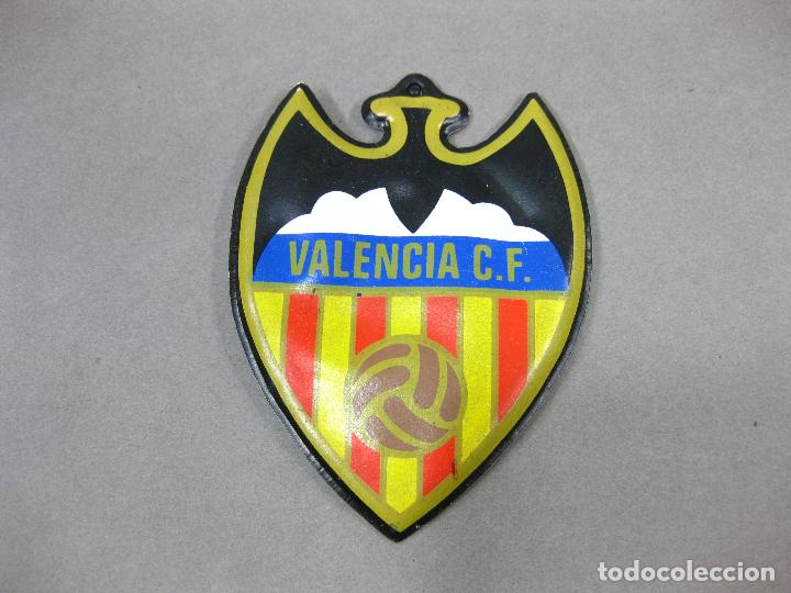 Sammelleidenschaft Sport: LLAVERO PARCHE PL&Aacute;STICO CON EL ESCUDO DEL VALENCIA CLUB DE FUTBOL.