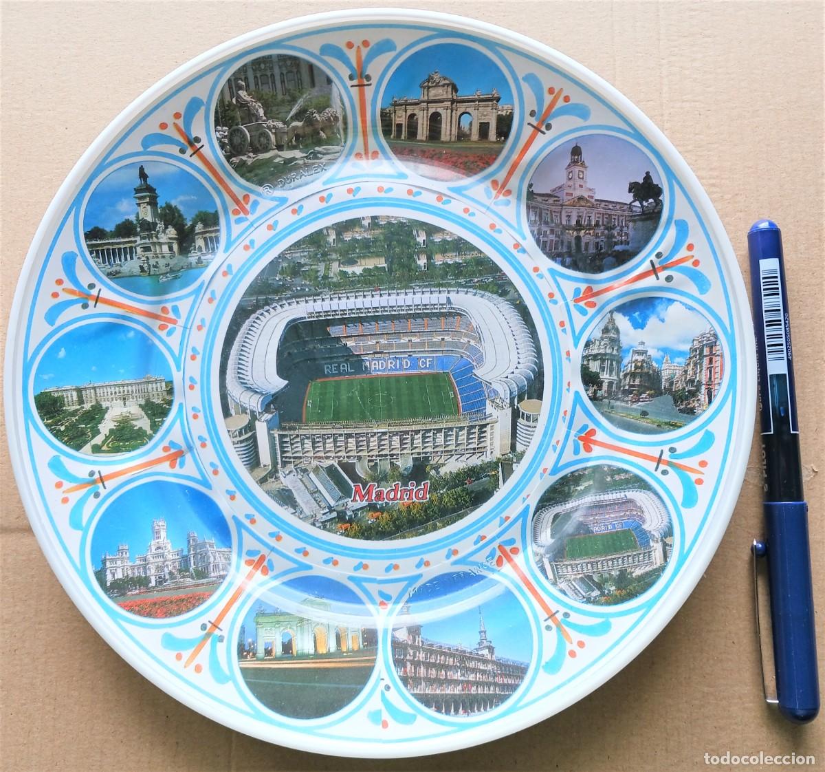 Coleccionismo deportivo: PLATO DECORATIVO ESTADIO SANTIAGO BERNABEU ANTIGUO RECUERDO TURISTICO REAL MADRID 20 CM