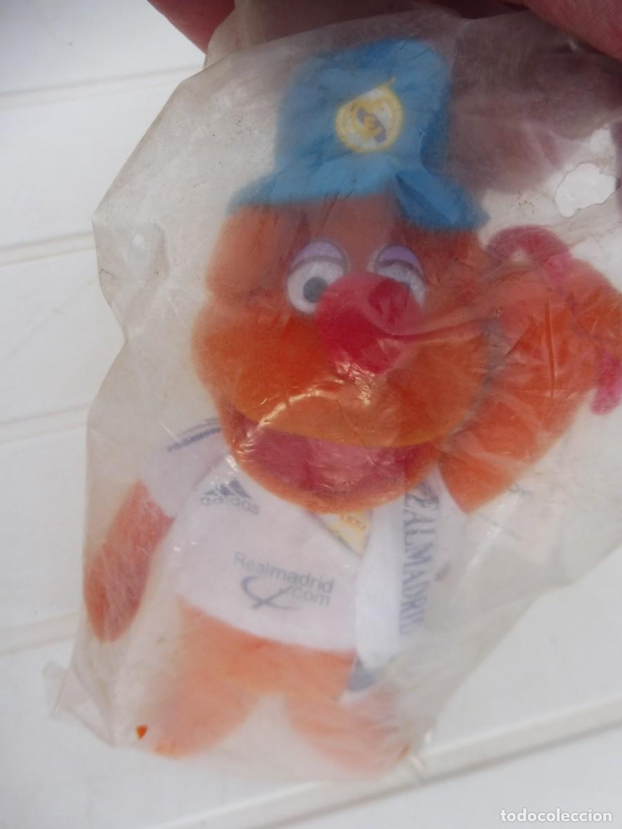 Coleccionismo deportivo: Peluche Fozzie el Oso hincha Real Madrid club de f&uacute;tbol tele&ntilde;ecos 25 aniversario Jim Henson
