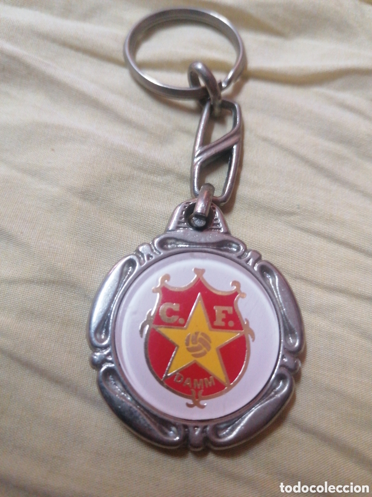 Collezionismo sportivo: Llavero del club de f&uacute;tbol Damm fundado a&ntilde;o 1954