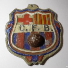 Coleccionismo deportivo: MAGNIFICA ANTIGUA PLACA DE FUTBOL CLUB BARCELONA CON GRAN RELIEVE