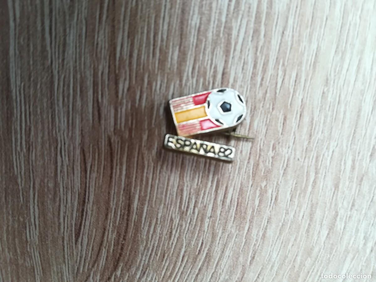 Coleccionismo deportivo: PIN DE AGUJA DEL MUNDIAL DE F&Uacute;TBOL ESPA&Ntilde;A 82 ( 1982 ) - R.F.E.F. - A&Ntilde;O 1979.