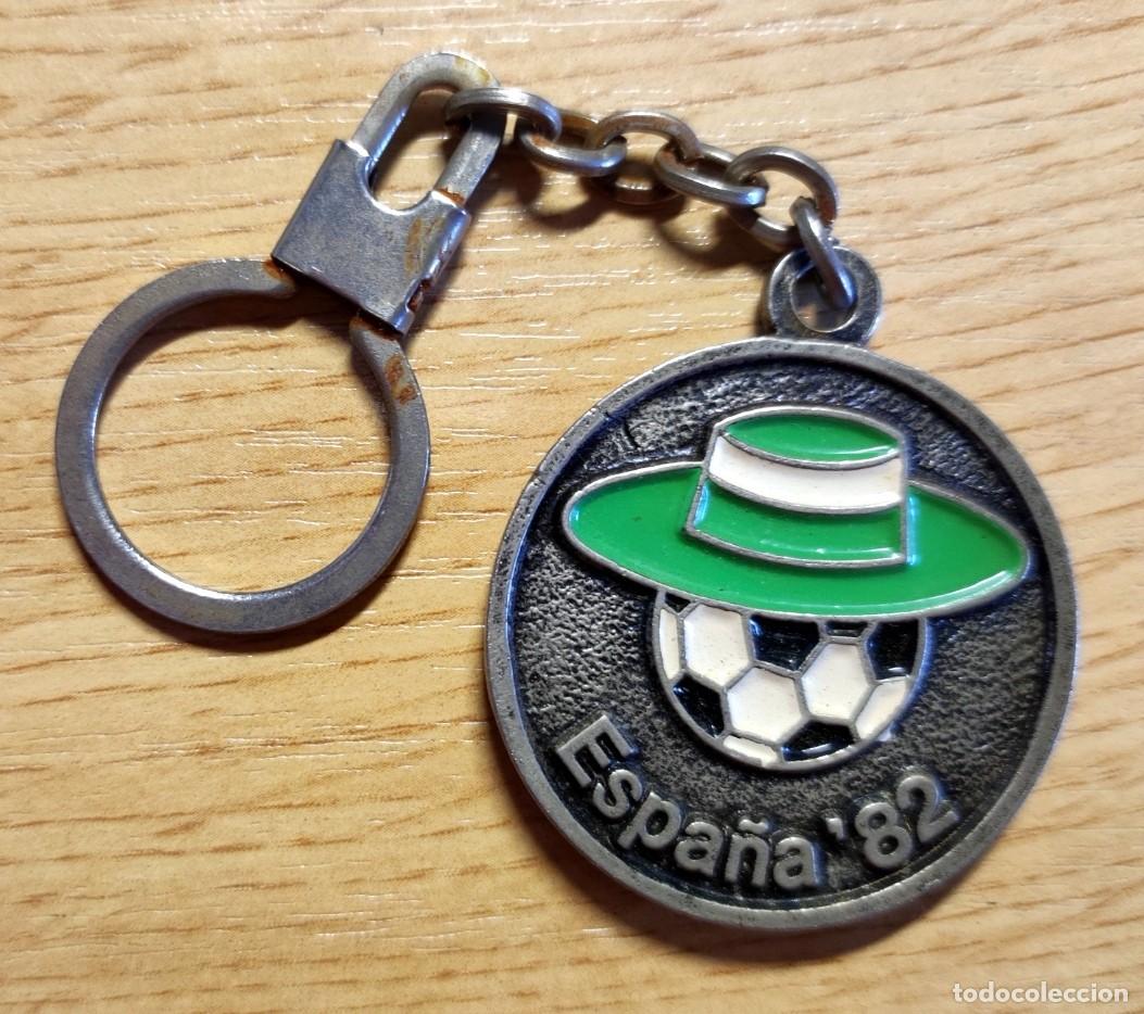 Coleccionismo deportivo: LLAVERO MUNDIAL FUTBOL ESPA&Ntilde;A 1982 SEVILLA SEDE KEYRING FOOTBALL SPAIN WORLD CUP 82