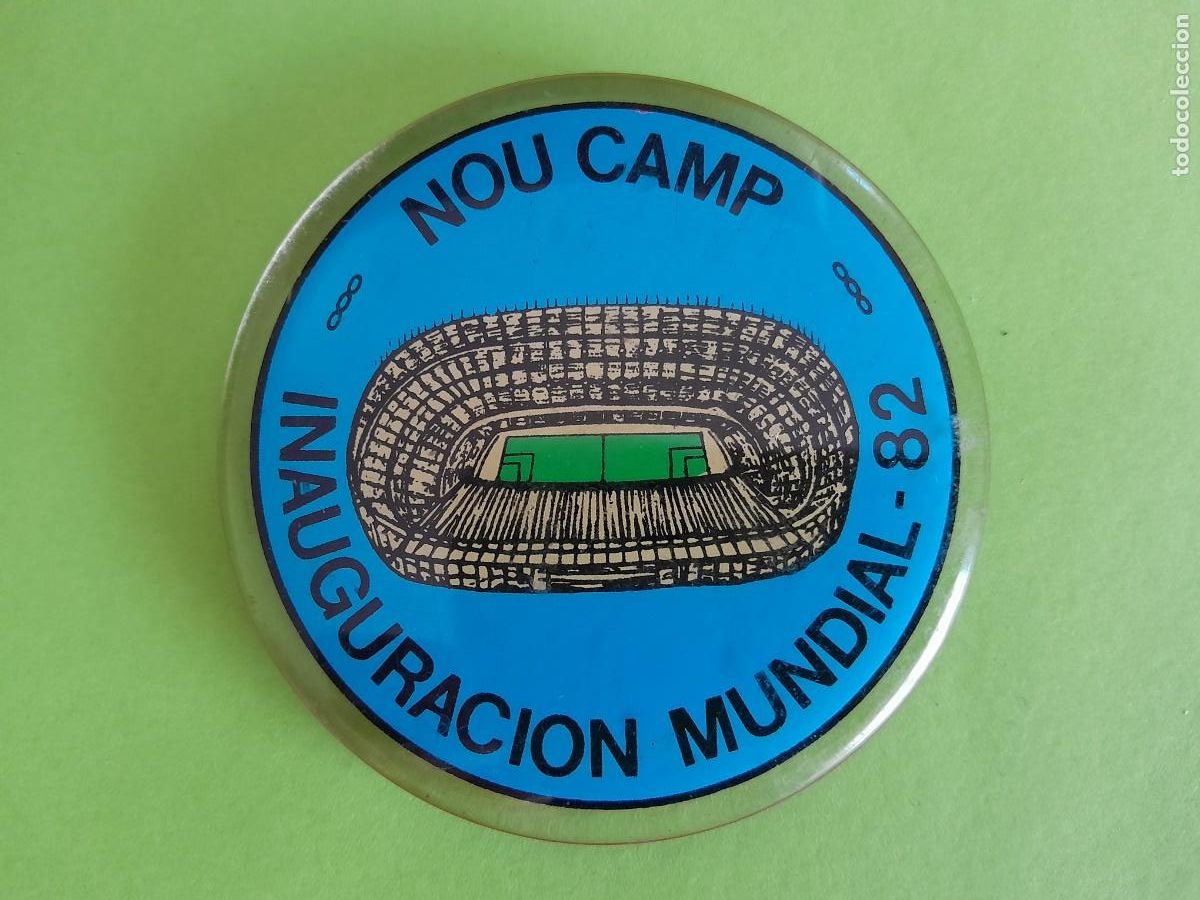 Coleccionismo deportivo: RECUERDO MUNDIAL FUTBOL ESPA&Ntilde;A 82 1982 INAGURACION CAMPO BARCELONA NOU CAMP BANDERA ESPA&Ntilde;A