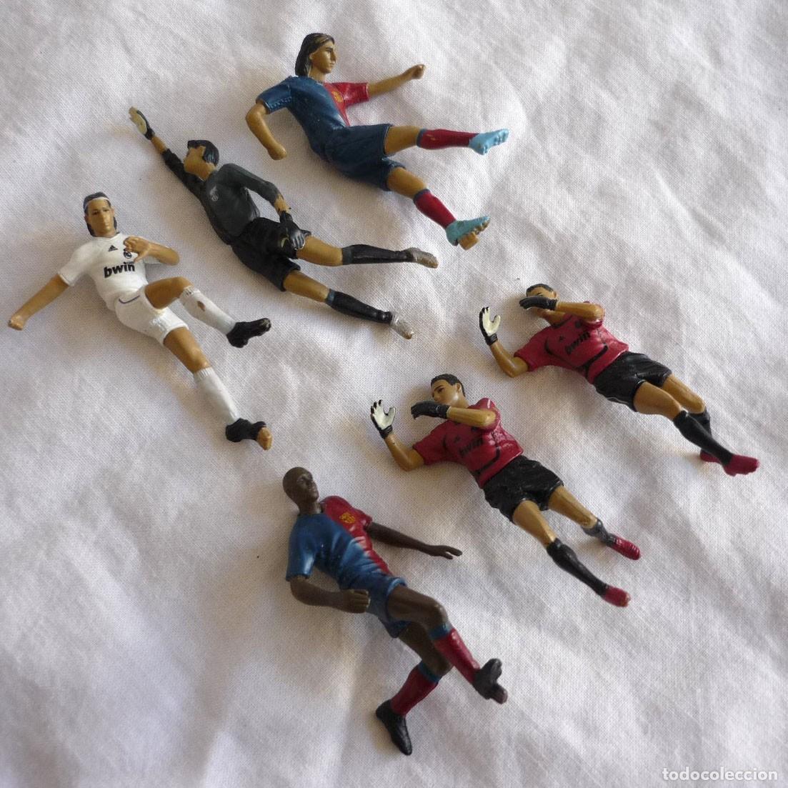 Coleccionismo deportivo: 6 figuras de pl&aacute;stico jugadores de futbol Messi, Sergio Ramos, Etoo, Valdes, Casillas