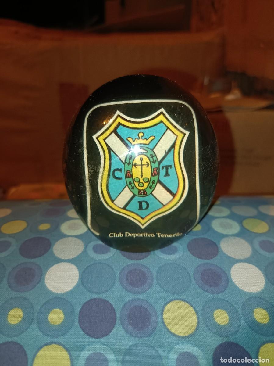 Coleccionismo deportivo: Vintage PISAPAPELES cristal - DEL CLUB DEPORTIVO TENERIFE
