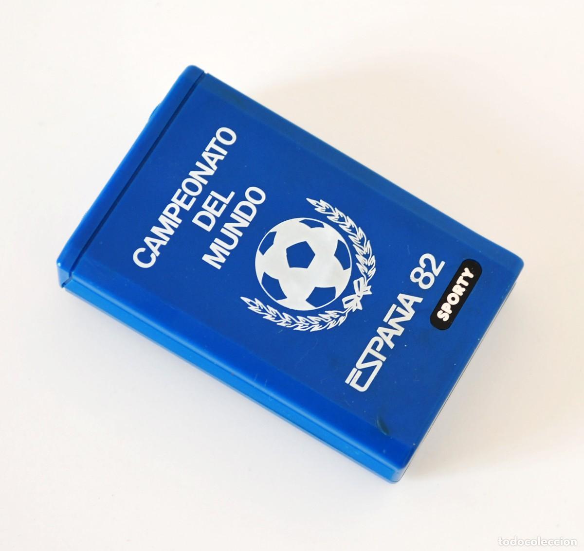 Coleccionismo deportivo: Radio transistor Espa&ntilde;a 82. Sporty. Campeonato del Mundo de f&uacute;tbol. De pl&aacute;stico duro color azul,