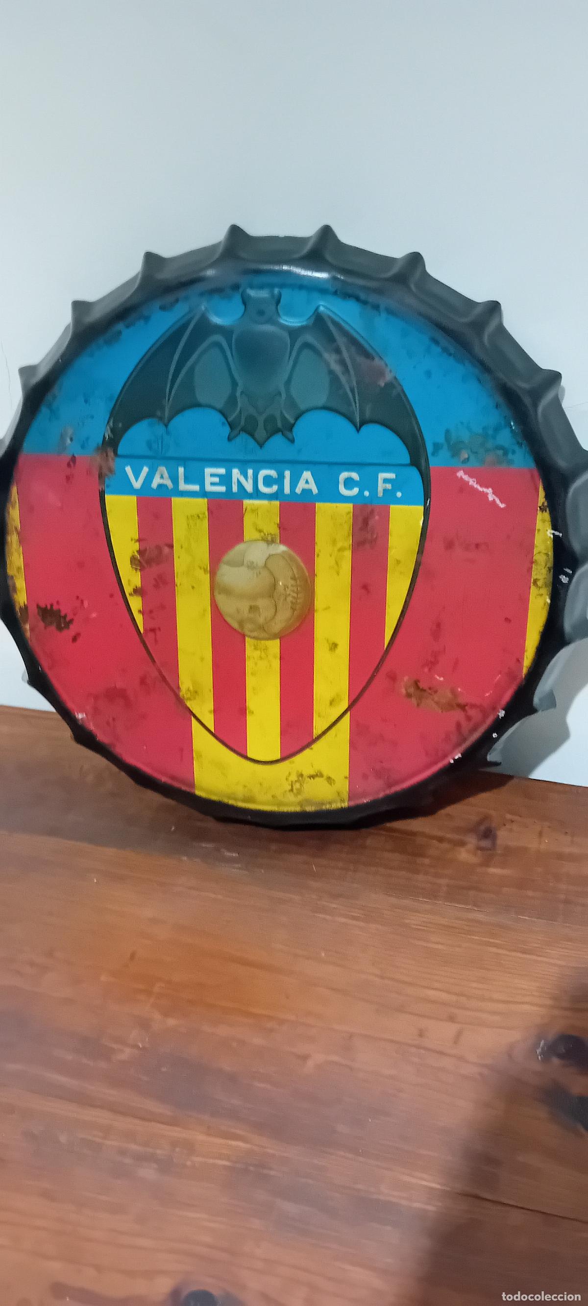Coleccionismo deportivo: ESCUDO CON FORMA DE CHAPA DEL VALENCIA CF