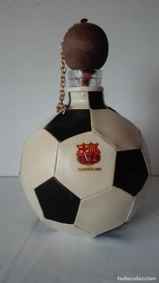 Coleccionismo deportivo: BOTELLA BALON F.C. BARCELONA - Foto 1