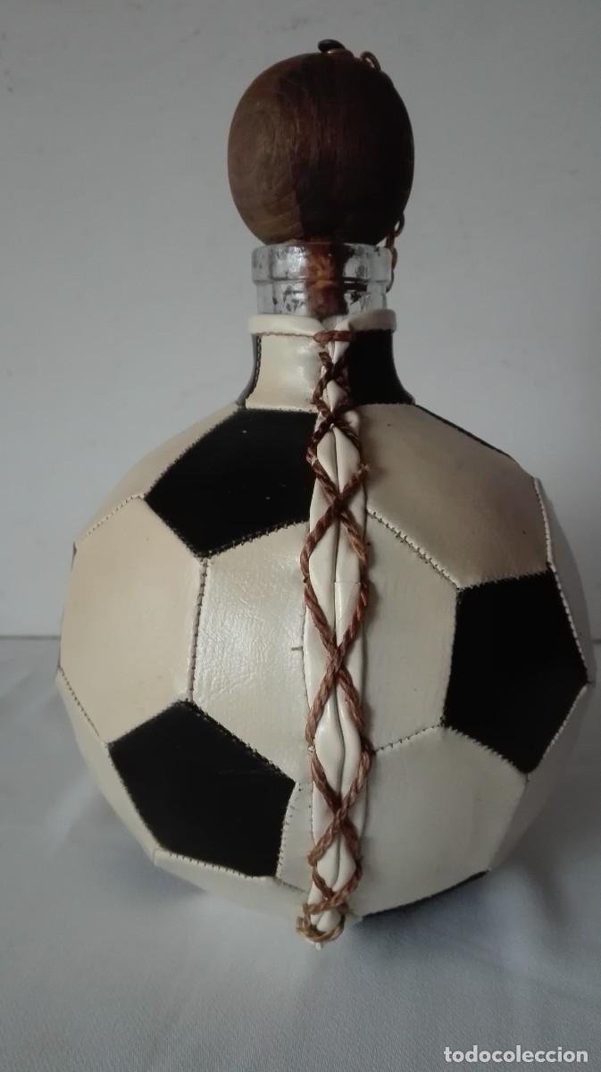 Coleccionismo deportivo: BOTELLA BALON F.C. BARCELONA - Foto 4