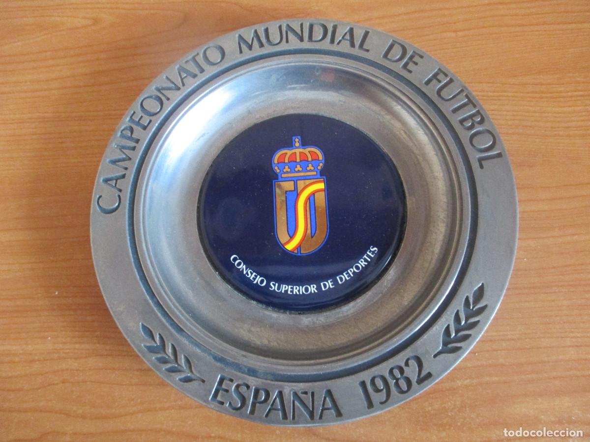 Coleccionismo deportivo: CAMPEONATO MUNDIAL DE FUTBOL ESPA&Ntilde;A 82 , PLATO EN METAL DECORATIVO DEL CONSEJO SUPERIOR DE DEPORTES