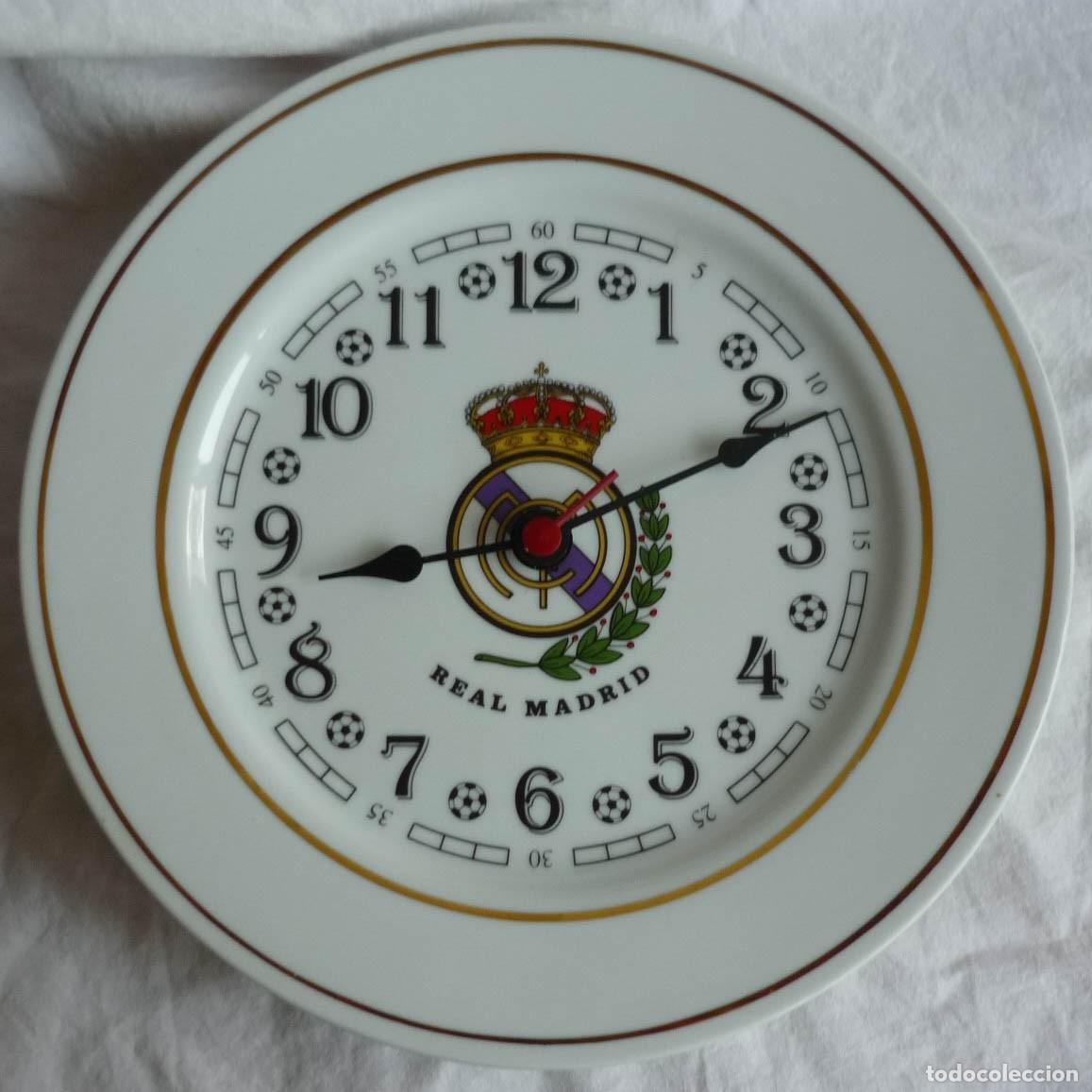 Coleccionismo deportivo: Plato reloj a pila funcionando Real Madrid - Foto 1