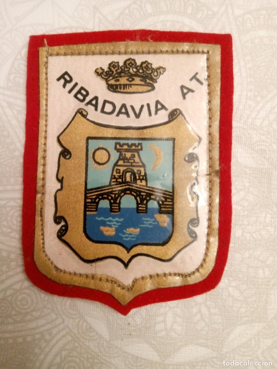 Coleccionismo deportivo: Escudo de Ribadavia Atl liga Regional Gallega