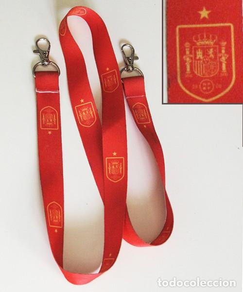 Sammelleidenschaft Sport: CINTA CON ESCUDO DE LA SELECCI&Oacute;N ESPA&Ntilde;OLA DE F&Uacute;TBOL - PARA COLGARSE AL CUELLO - ROJA DEPORTE ESPA&Ntilde;A