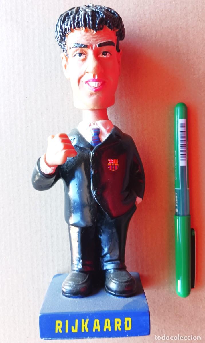 Coleccionismo deportivo: RIJKAARD FIGURA MU&Ntilde;ECO FC BARCELONA COLECCION BOBBLE HEARDS SPORT CABEZA MOVIBLE NUEVO 19 CM R