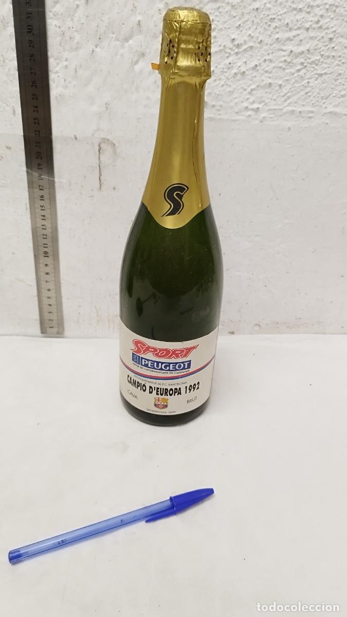 Sammelleidenschaft Sport: Antigua botella de cava del F&uacute;tbol club Barcelona,campio d'europa 1992. Llena,Peugeot.