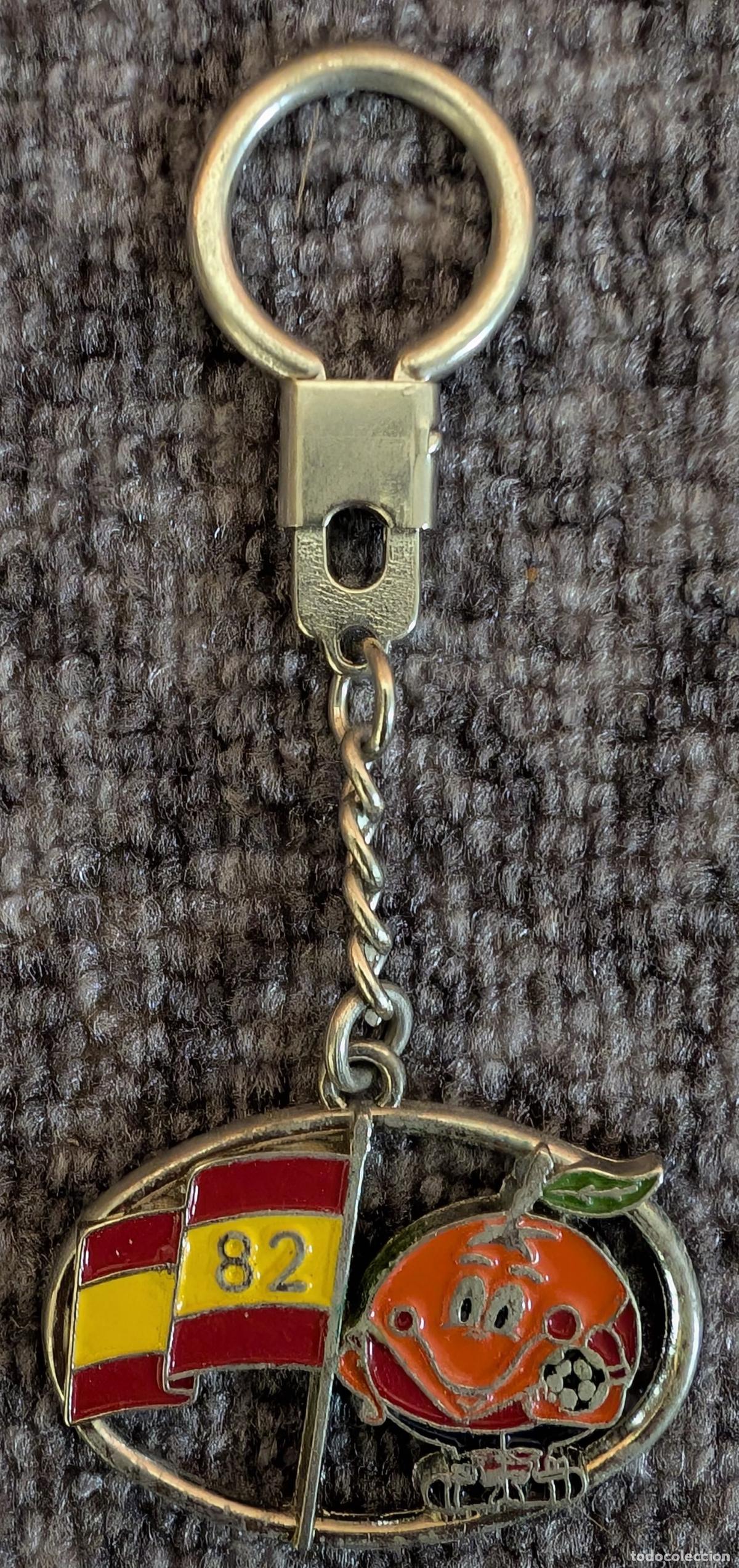 Coleccionismo deportivo: Campeonato Mundial de Futbol - Espa&ntilde;a 82 - Naranjito - Llavero antiguo