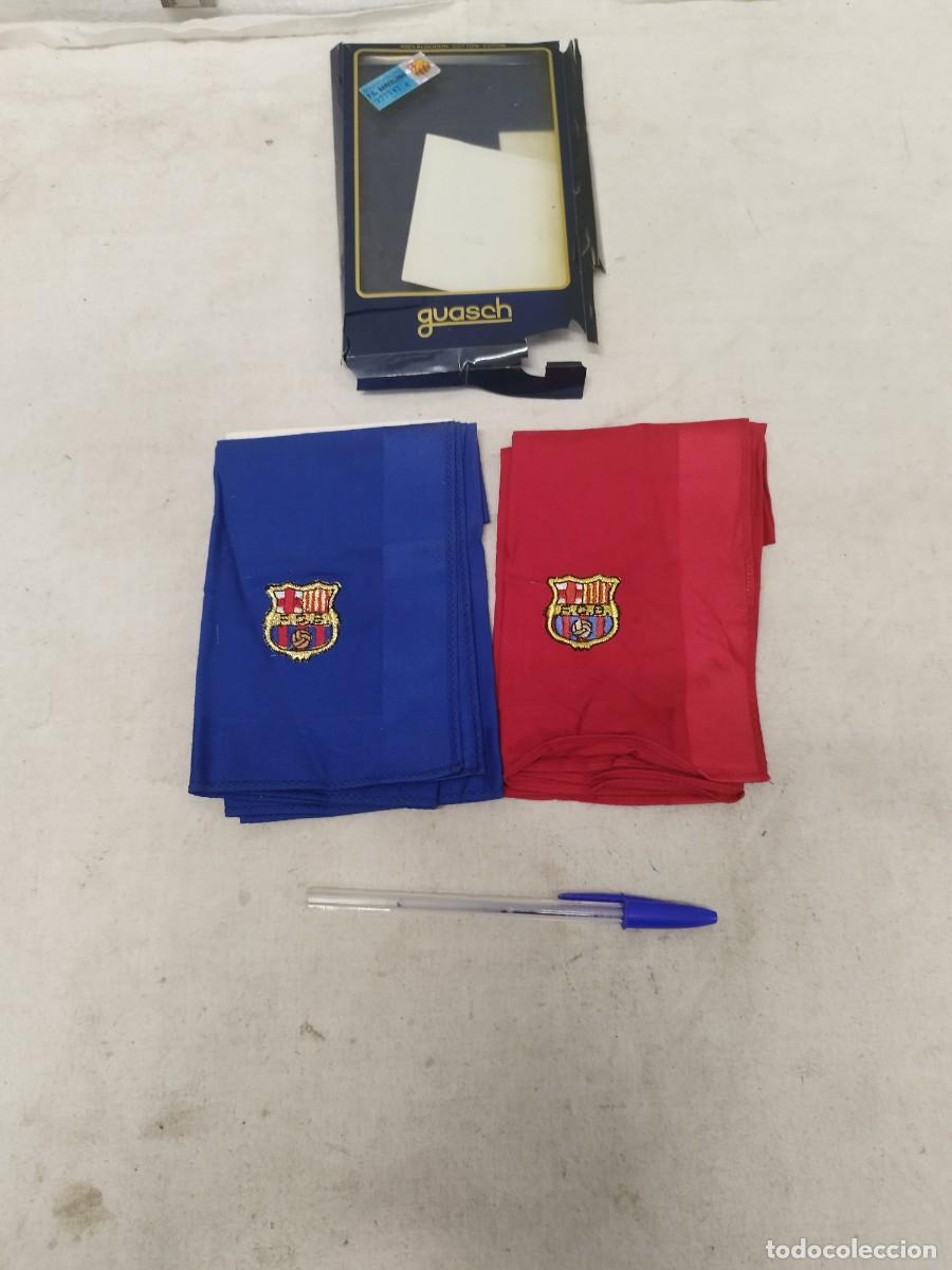 Coleccionismo deportivo: Dos antiguos pa&ntilde;uelos de algod&oacute;n, originales del Bar&ccedil;a, futbol club Barcelona.