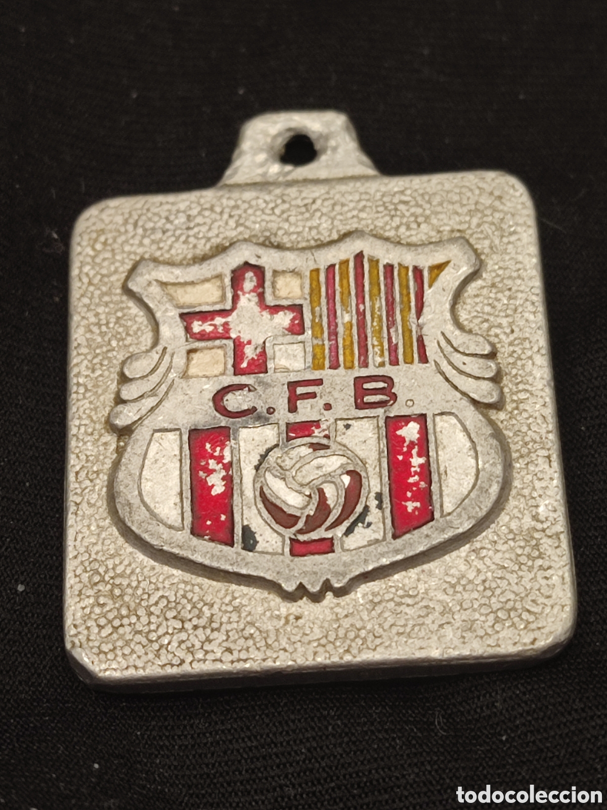 Coleccionismo deportivo: Antigua placa de aluminio (posible llavero) de C.F.B