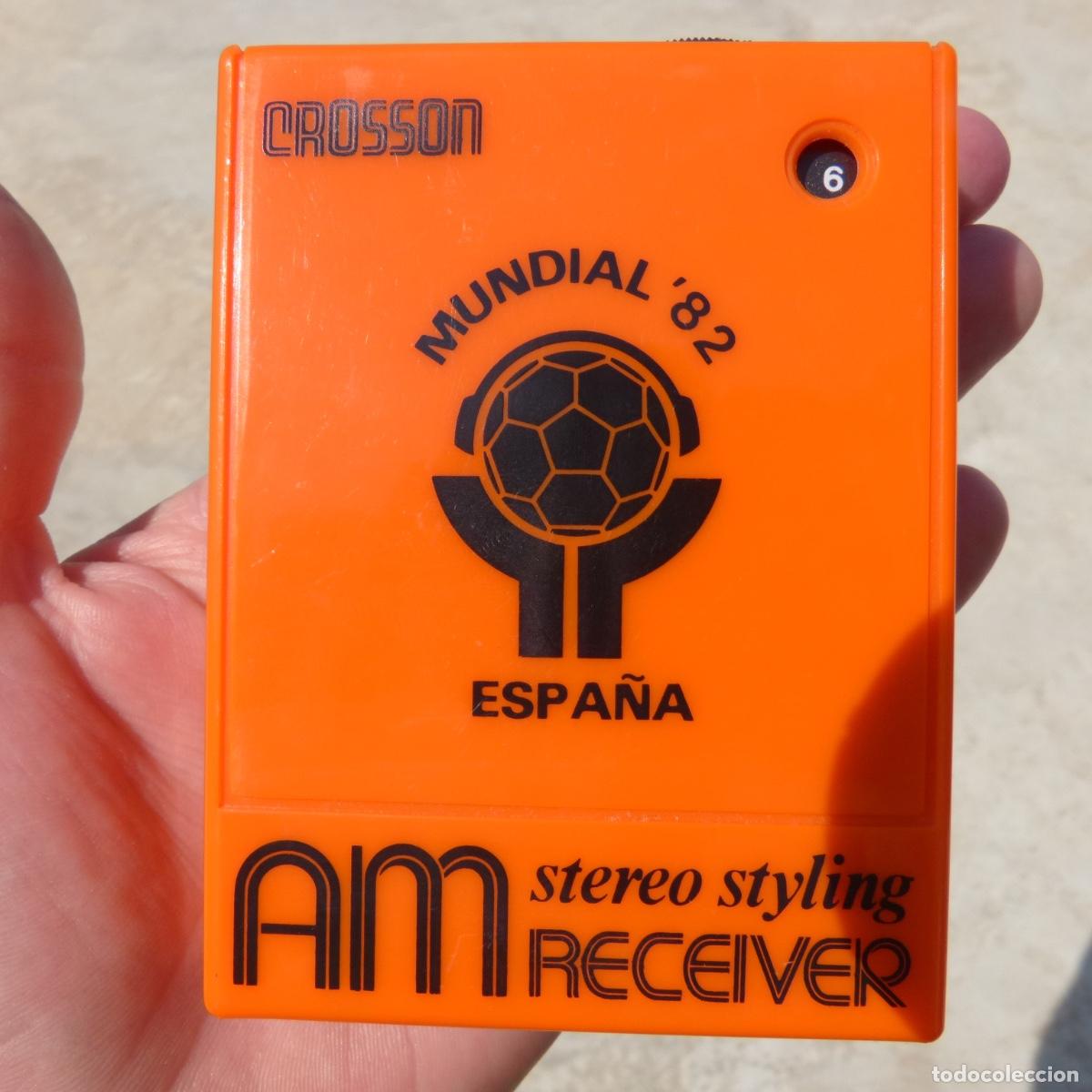 Coleccionismo deportivo: Radio de mundial de Espa&ntilde;a del 82, Crosson, color naranja, 1982, probada y funciona! Buen estado!.