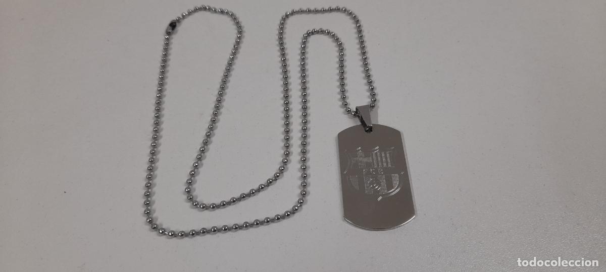 Coleccionismo deportivo: CADENA CON COLGANTE DEL ESCUDO DEL F.C. BARCELONA GRABADO . REALIZADO EN METAL