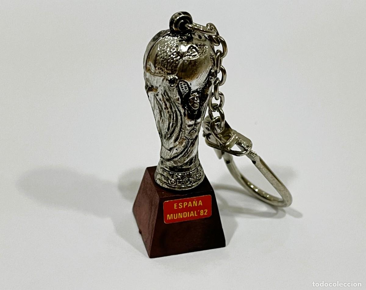 Sammelleidenschaft Sport: LLAVERO DEL CAMPEONATO MUNDIAL DE F&Uacute;TBOL ESPA&Ntilde;A 82 - TROFEO DE LA COPA DEL MUNDO