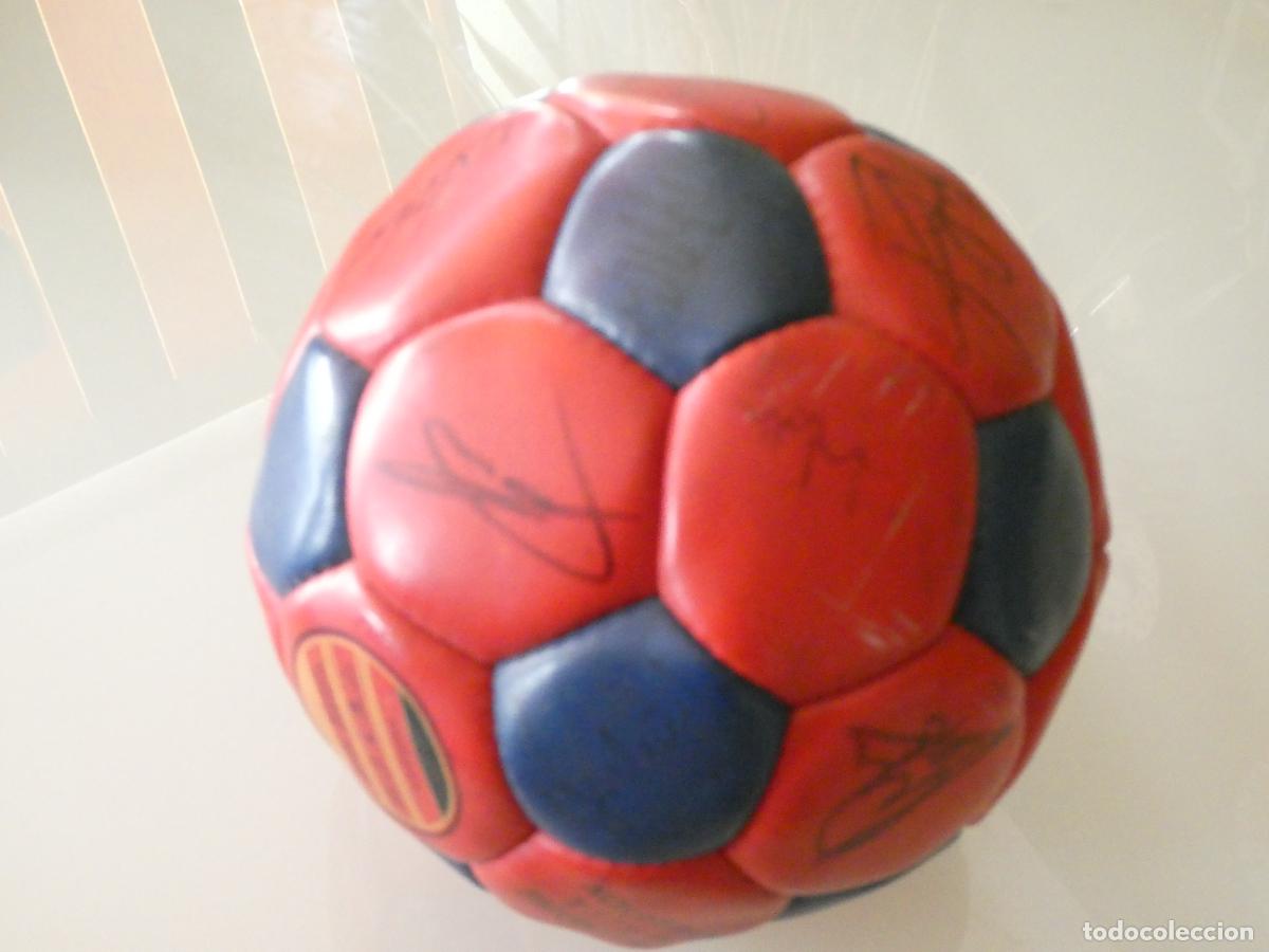 Sammelleidenschaft Sport: BAL&Oacute;N F&Uacute;TBOL CLUB BARCELONA. 16 FIRMAS AUT&Oacute;GRAFOS JUGADORES TEMPORADA 1984 1985 MIGUELI NAYIM 410GR