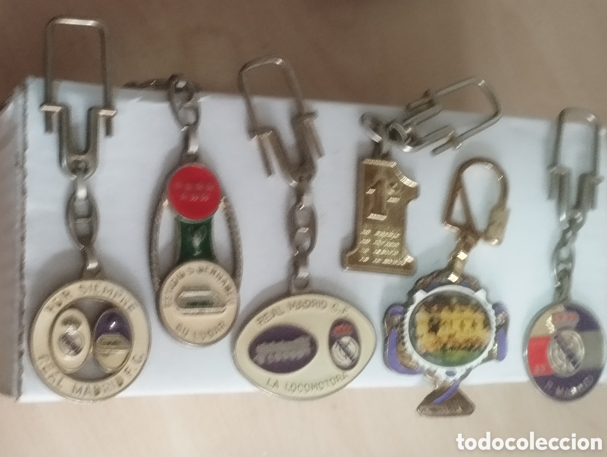 Coleccionismo deportivo: LOTE ANTIGUOS LLAVEROS FUTBOL REAL MADRID DOBLE CARA LOTE DE 6