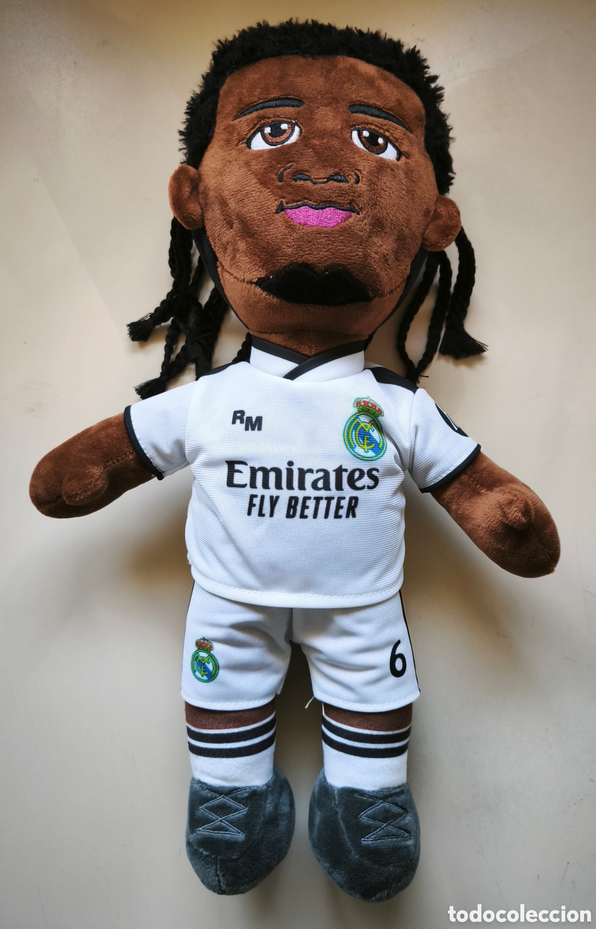 Colecionismo desportivo: Peluche oficial de Eduardo Camavinga, jugador del Real Madrid.