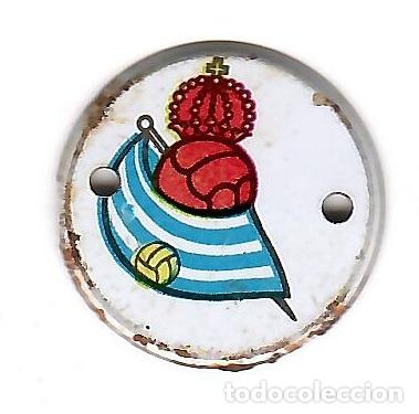 Coleccionismo deportivo: Chapa de futbol para coser a la ropa: Escudo de la Real Sociedad (a&ntilde;os 70)