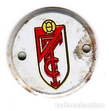 Coleccionismo deportivo: Chapa de futbol para coser a la ropa: Escudo del Granada (a&ntilde;os 70)