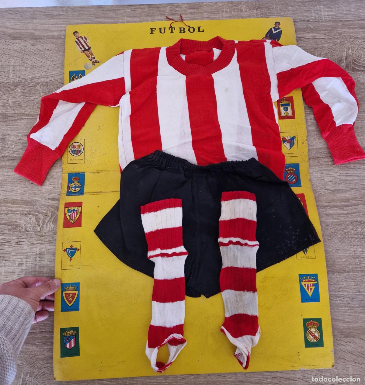 Coleccionismo deportivo: antigua equipacion juguete disfraz infantil atletic atletico de Bilbao a&ntilde;os 60 carton kiosko futbol