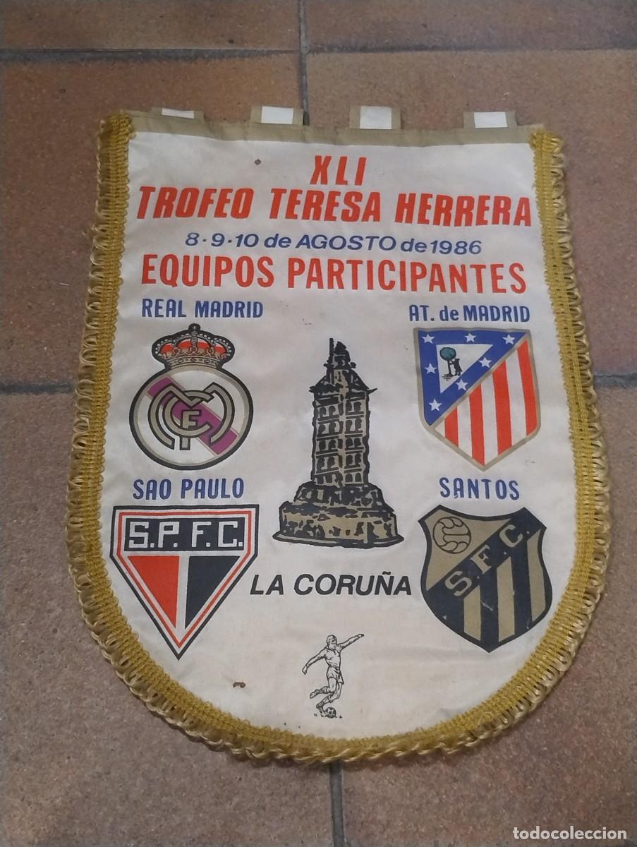 Coleccionismo deportivo: Bander&iacute;n Trofeo Teresa Herrera 1986 Real Madrid, Atl&eacute;tico de Madrid, Sao Paoulo Santos. Coru&ntilde;a