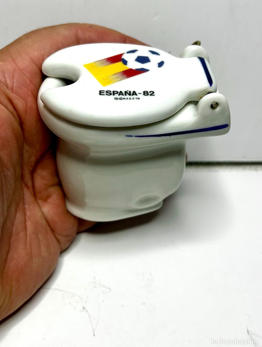 Coleccionismo deportivo: 3687.CENICERO DE PORCELANA DEL MUNDIAL DE F&Uacute;TBOL DE ESPA&Ntilde;A 1982 EN FORMA DE TAZA DE V&Aacute;TER