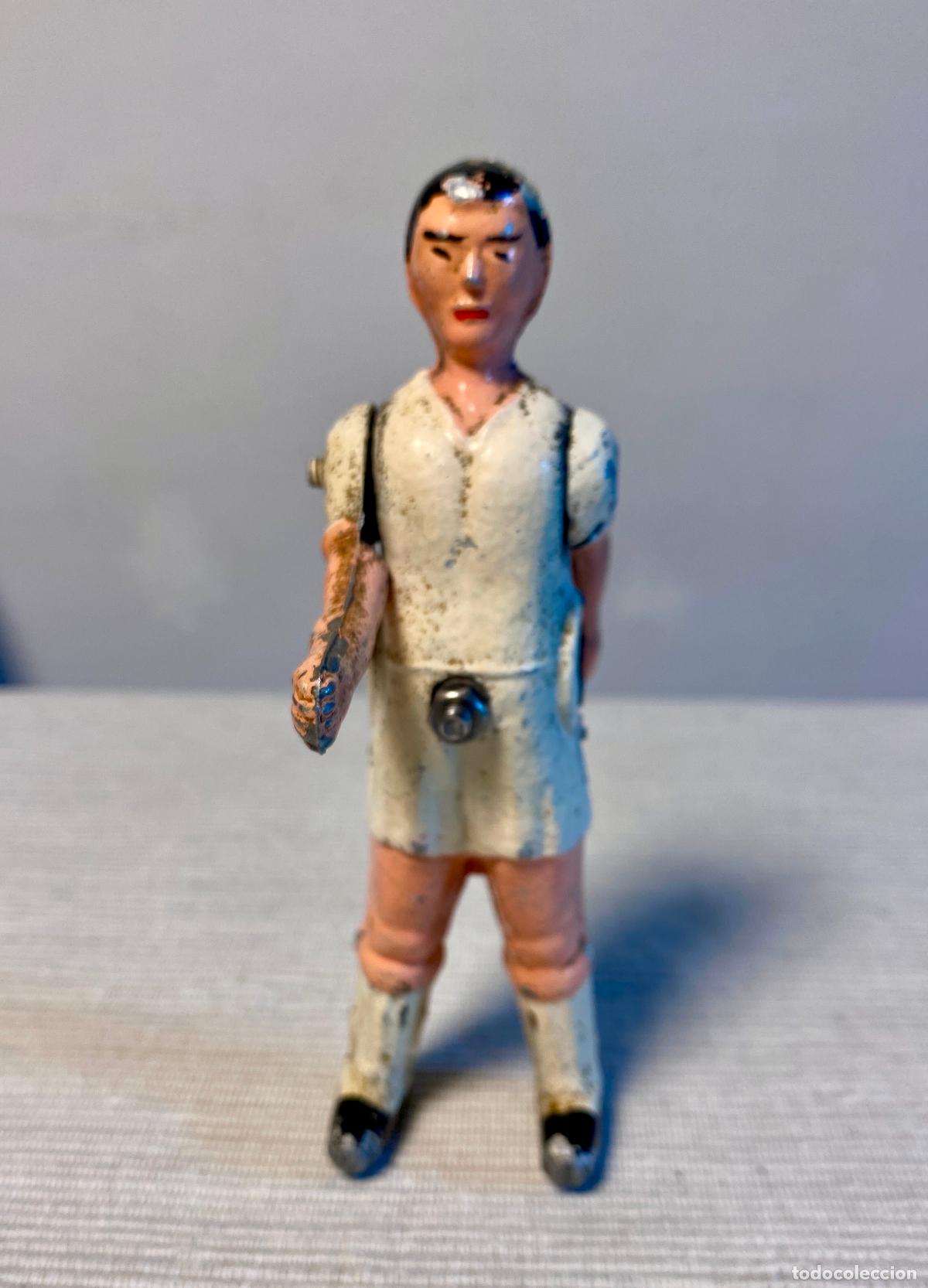 Coleccionismo deportivo: ANTIGUO JUGADOR FUTBOLIN DEL REAL MADRID