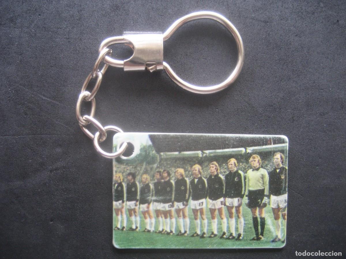 Coleccionismo deportivo: LLAVERO COPA DEL MUNDO DE FUTBOL 1974. FINAL ALEMANIA - HOLANDA. CAMPEON ALEMANIA