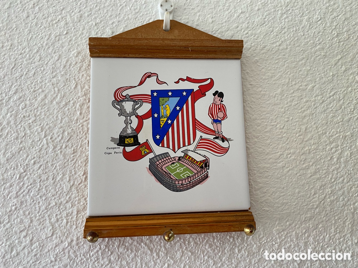 Coleccionismo deportivo: Curioso Perchero Azulejo Vintage Atl&eacute;tico de Madrid (22x15 cm)