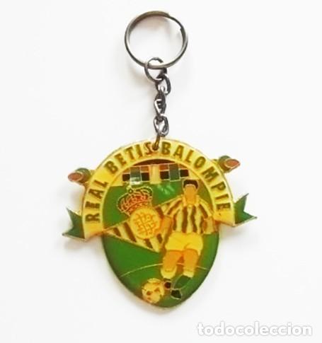 Coleccionismo deportivo: LLAVERO DE ESCUDO DEL REAL BETIS BALOMPI&Eacute; Y JUGADOR - F&Uacute;TBOL DEPORTE BETICISMO - DIF&Iacute;CIL CONSEGUIR