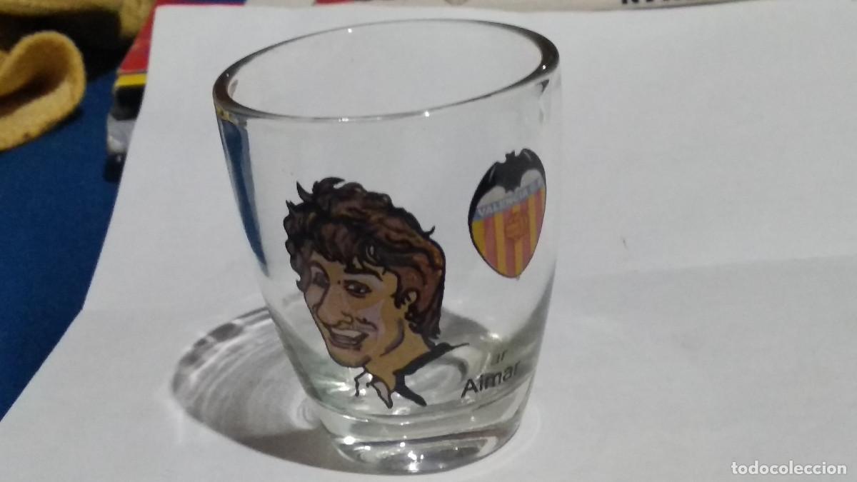 Coleccionismo deportivo: VASO TIPO CHUPITO CRISTAL TEMA FUTBOL VALENCIA C F - AIMAR - SIN USAR
