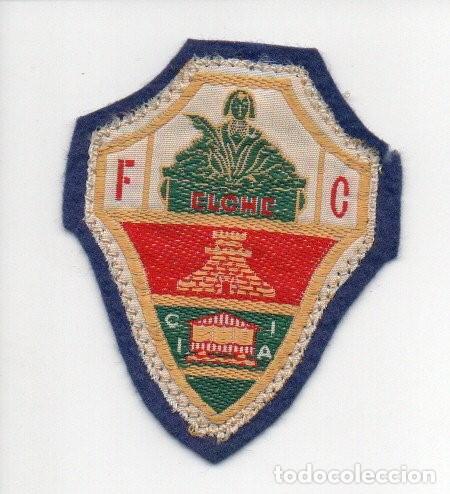 Sammelleidenschaft Sport: ANTIGUO PARCHE DE SEDA Y FIELTRO, ESCUDO DEL F.C. ELCHE. 6,8 X 7,1 CM