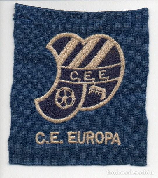 Coleccionismo deportivo: ANTIGUO PARCHE BORDADO, ESCUDO DEL C.E. EUROPA. 7,5 X 8,5 CM
