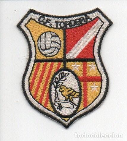 Sammelleidenschaft Sport: ANTIGUO PARCHE DE TELA BORDADO, ESCUDO DEL C. F. TORDERA. 5,5 X 7 CM