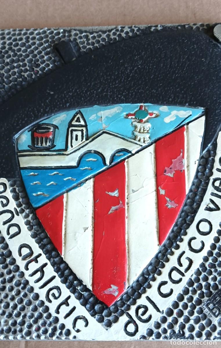 Coleccionismo deportivo: Escudo del Pe&ntilde;a Athletic del casco viejo - Foto 2