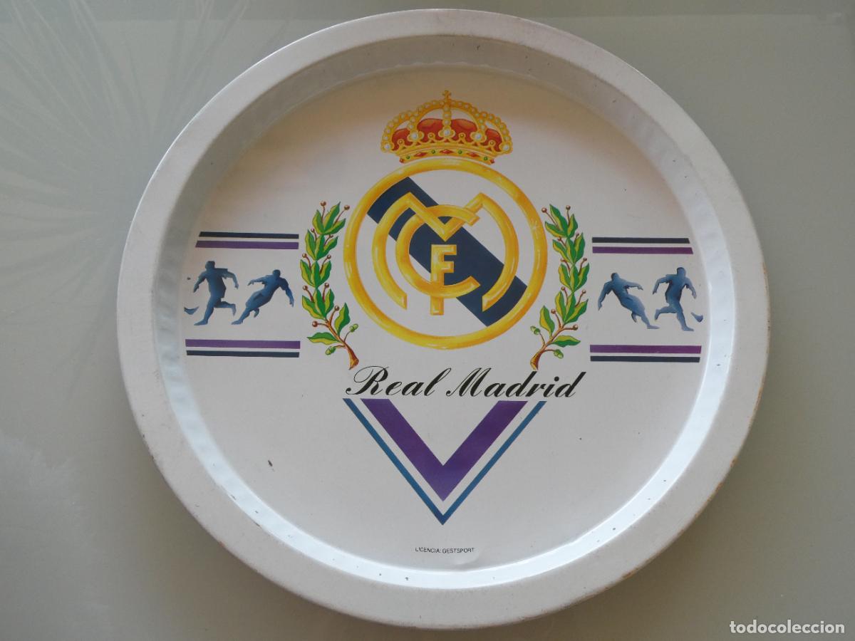 Collezionismo sportivo: BANDEJA MET&Aacute;LICA TIPO CAMARERO. F&Uacute;TBOL. REAL MADRID CF. A&Ntilde;OS 90. 200GR