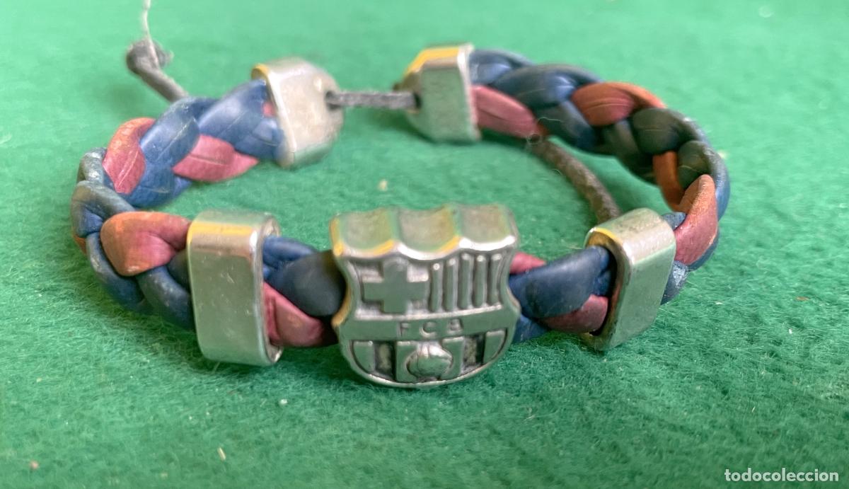 Coleccionismo deportivo: ANTIGUA PULSERA VINTAGE TRENZADA A&Ntilde;OS 70 - FUTBOL CLUB BARCELONA BAR&Ccedil;A - MUY BUEN ESTADO