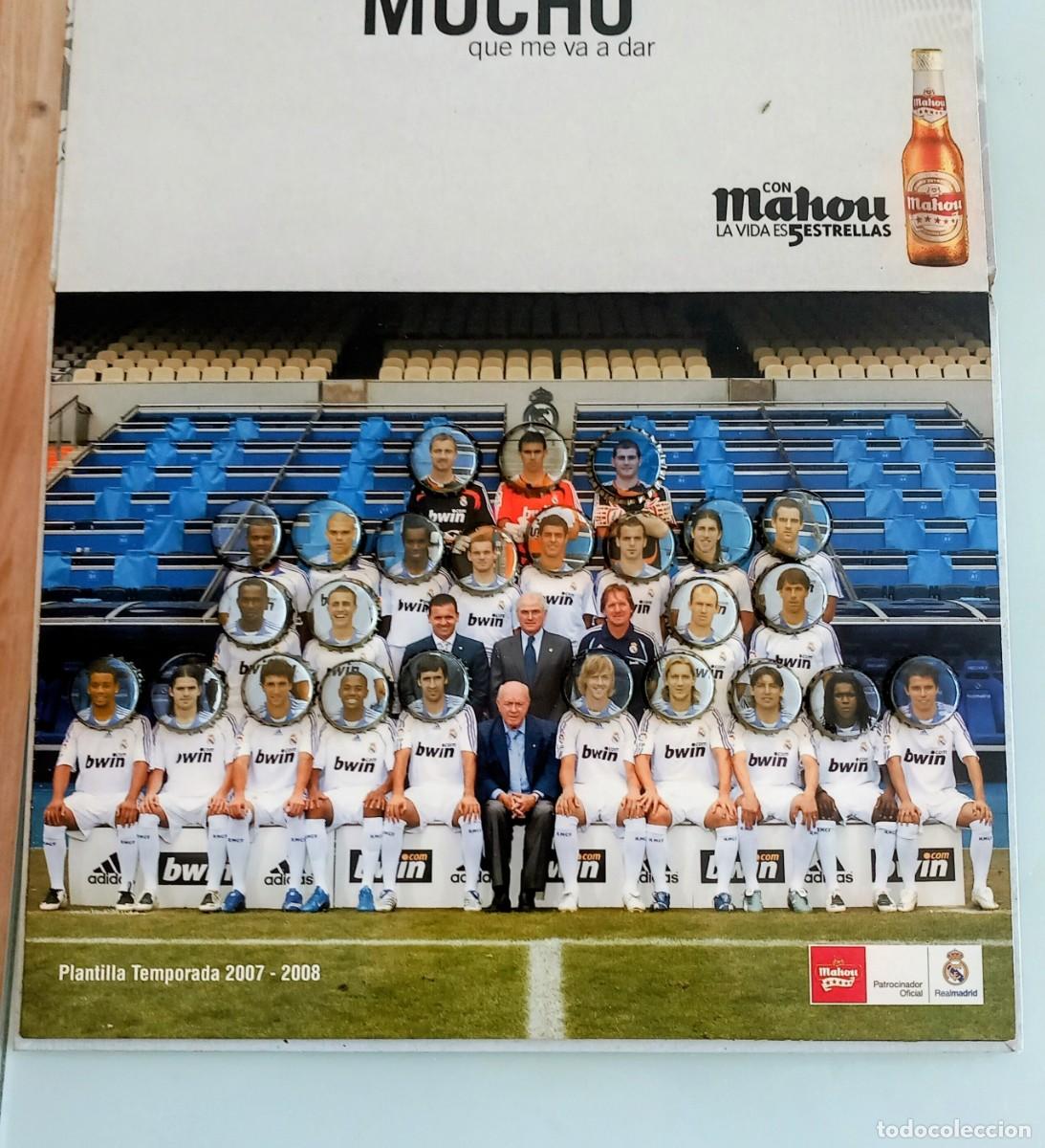 Coleccionismo deportivo: ALBUM CON 25 TAPONES CORONA DEL REAL MADRID DE CERVEZAS MAHOU. COMPLETO