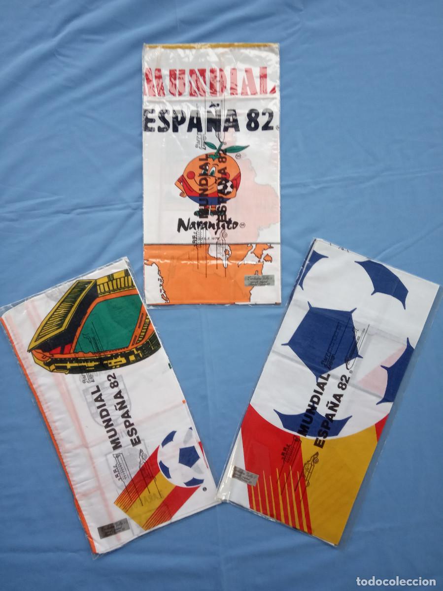 Coleccionismo deportivo: Bufanda y 2 Pa&ntilde;uelos originales precintados del Mundial de Espa&ntilde;a 82 - Naranjito - R.F.E.F. 1979