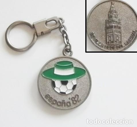 Coleccionismo deportivo: ANTIGUO LLAVERO SEVILLA SEDE DE MUNDIAL ESPA&Ntilde;A 82 - F&Uacute;TBOL DEPORTE - GIRALDA ANDALUC&Iacute;A ESPA&Ntilde;A82 1982
